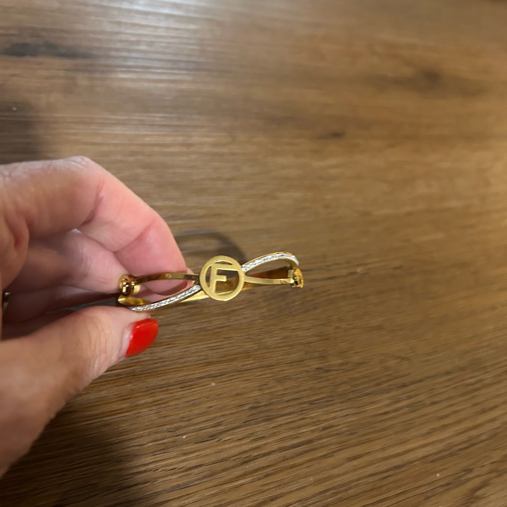 Gold bracelet with the letter F. Faux Fendi